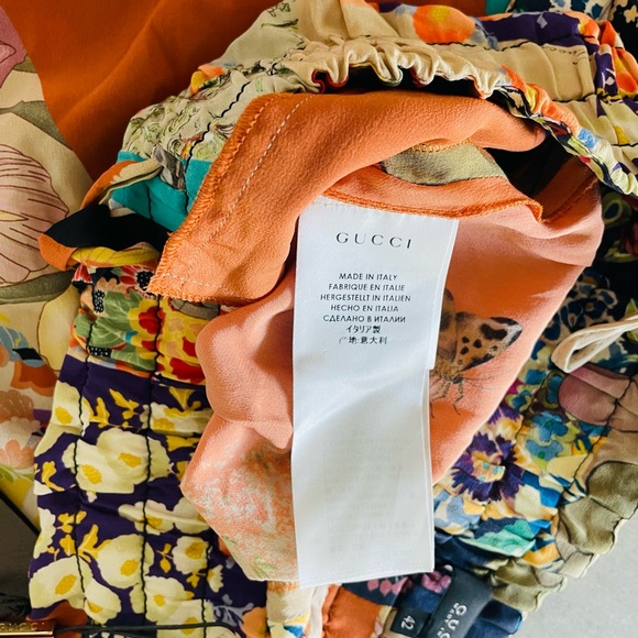 New authentic Gucci, silk pants, made in Italy with side pockets, size 6. - Picture 5 of 9